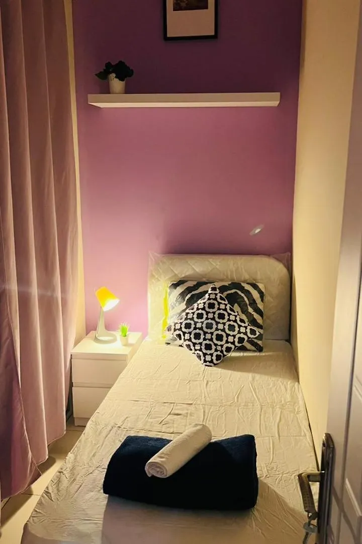 Peaceful Partition Room Near Mall Of The Emirates Dubai United Arab Emirates